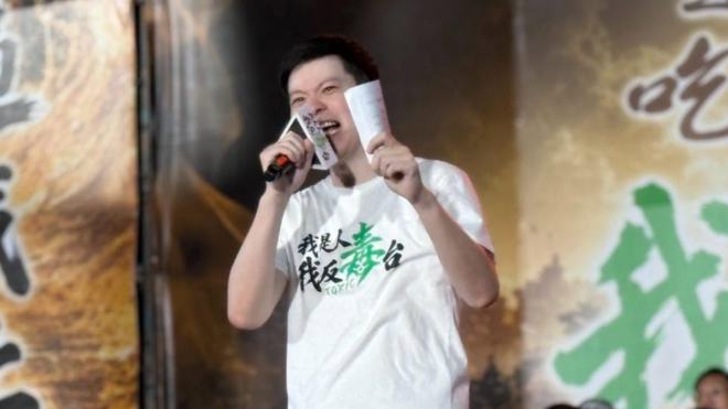 政治 李柏毅急診大聲吼醫護！再爆「拿手機錄影逼問」還嗆找高層 國泰醫院：請尊重專業 2026.09.08 記者吳峻光／綜合報導國民黨台北市議員李柏毅日前帶女兒到國泰醫院急診，疑似因為不滿用藥規定，竟在現場高分貝斥責醫護人員，他坦言是因擔心女兒病況「確實...