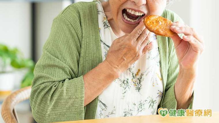 梅艷芳百歲母進食昏迷離世 醫談「噎到、嗆咳」差異：當心吞嚥退化 健康 2026.09.03 22:00