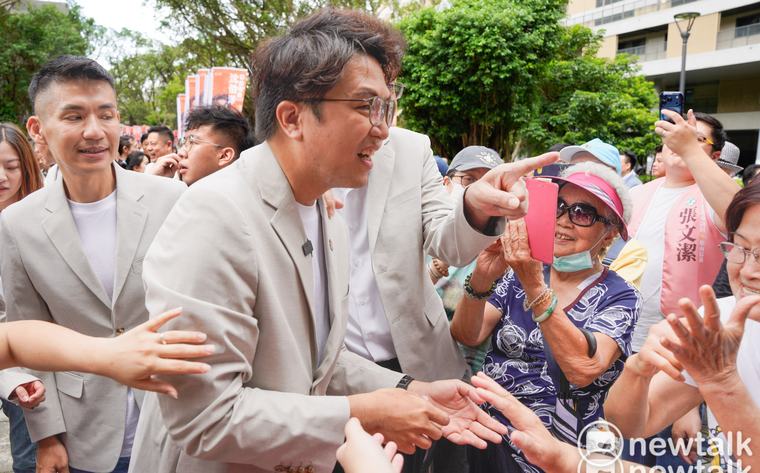 蔣萬安兒風波難止息 沈伯洋怪藍營：又用假消息推小孩到前線