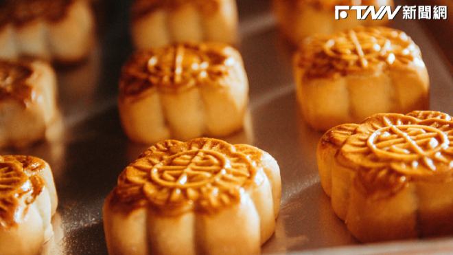 中秋月餅「沒人送了」？他收整桌禮盒卻等不到蛋黃酥 網曝2大原因
